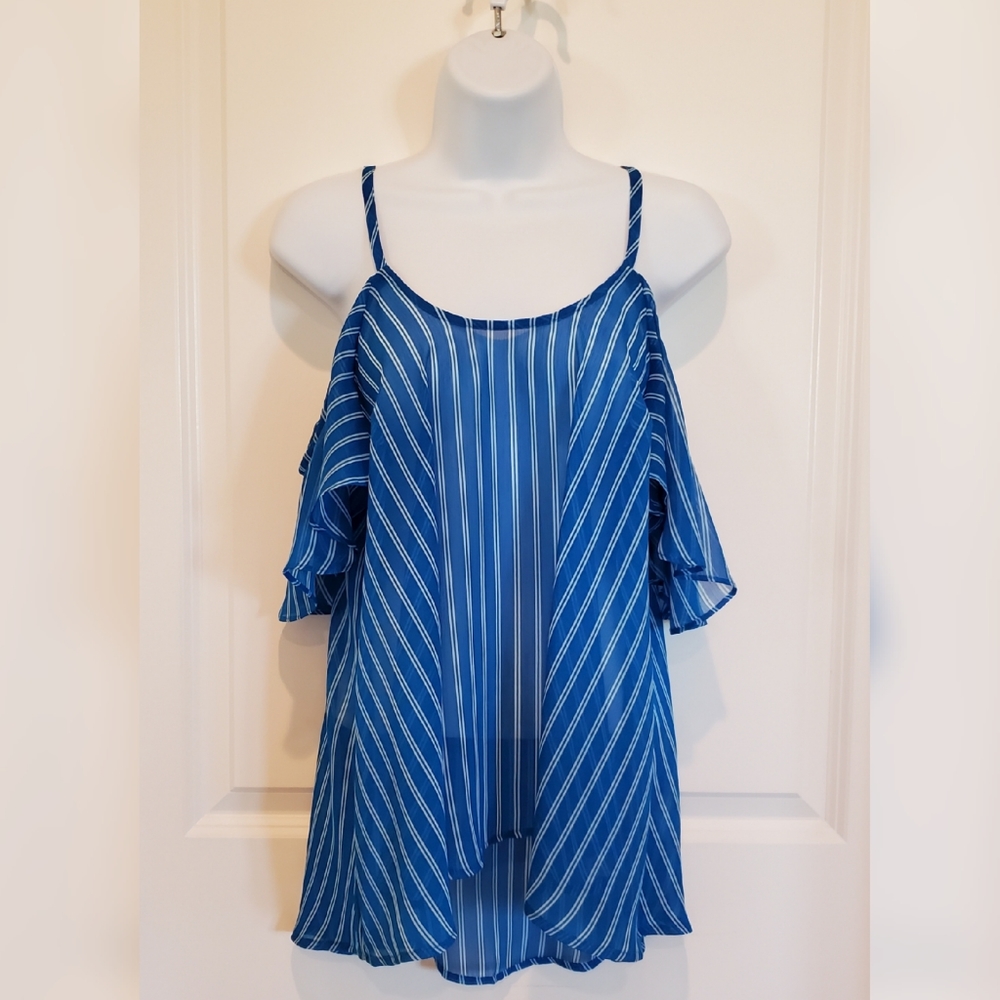 Flowy Cold shoulder high-low top